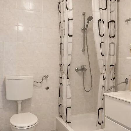 1 Bedroom Lovely In Apartamento