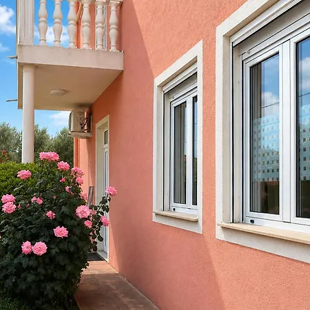 Apartamento 1 Bedroom Lovely In Sukošan