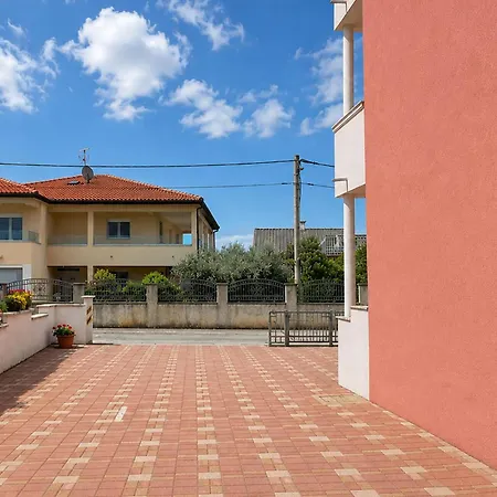 1 Bedroom Lovely In *